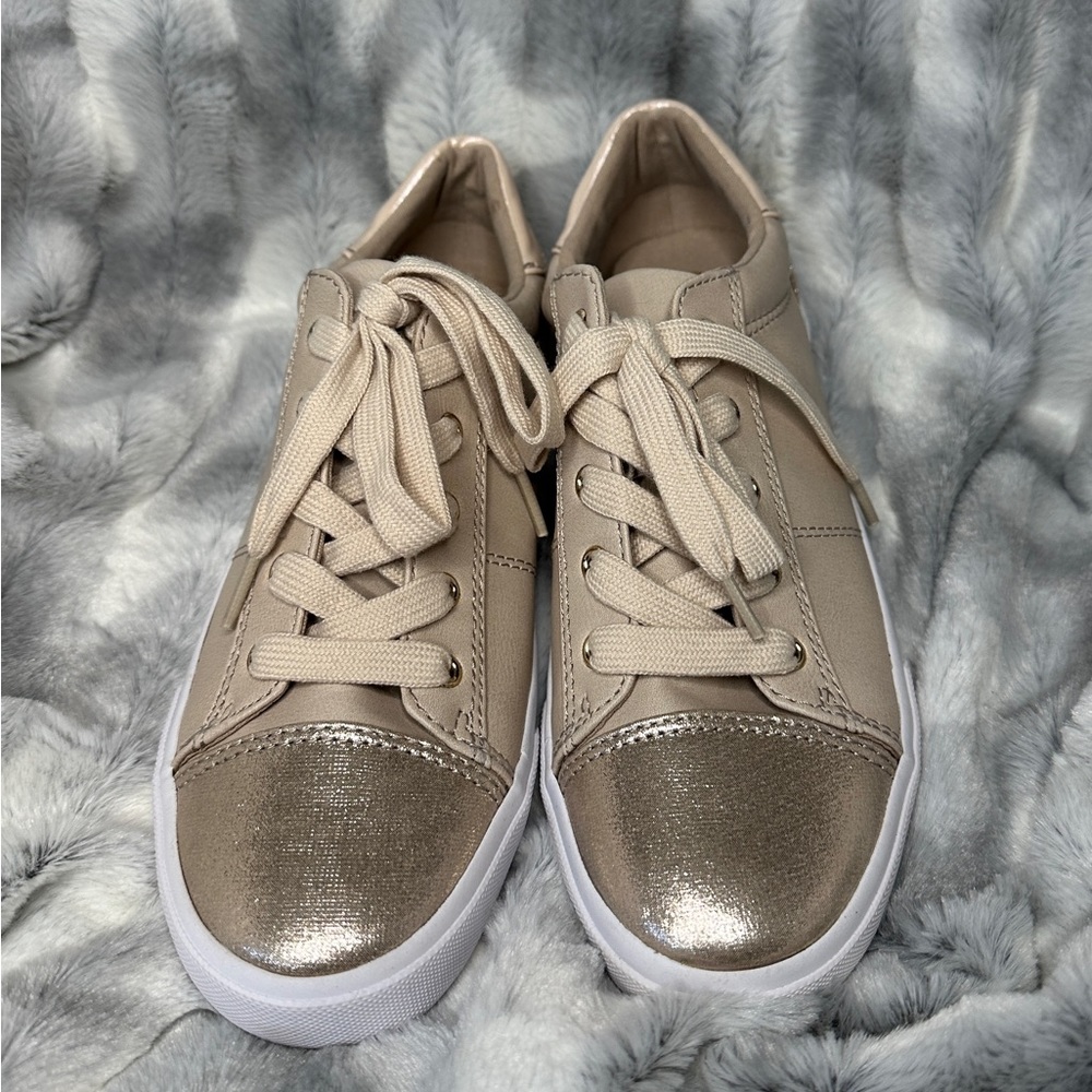 Unisa Maezi ~ Metallic Rose, Gold Dusty Pink Leather Sneakers. Size 7.5